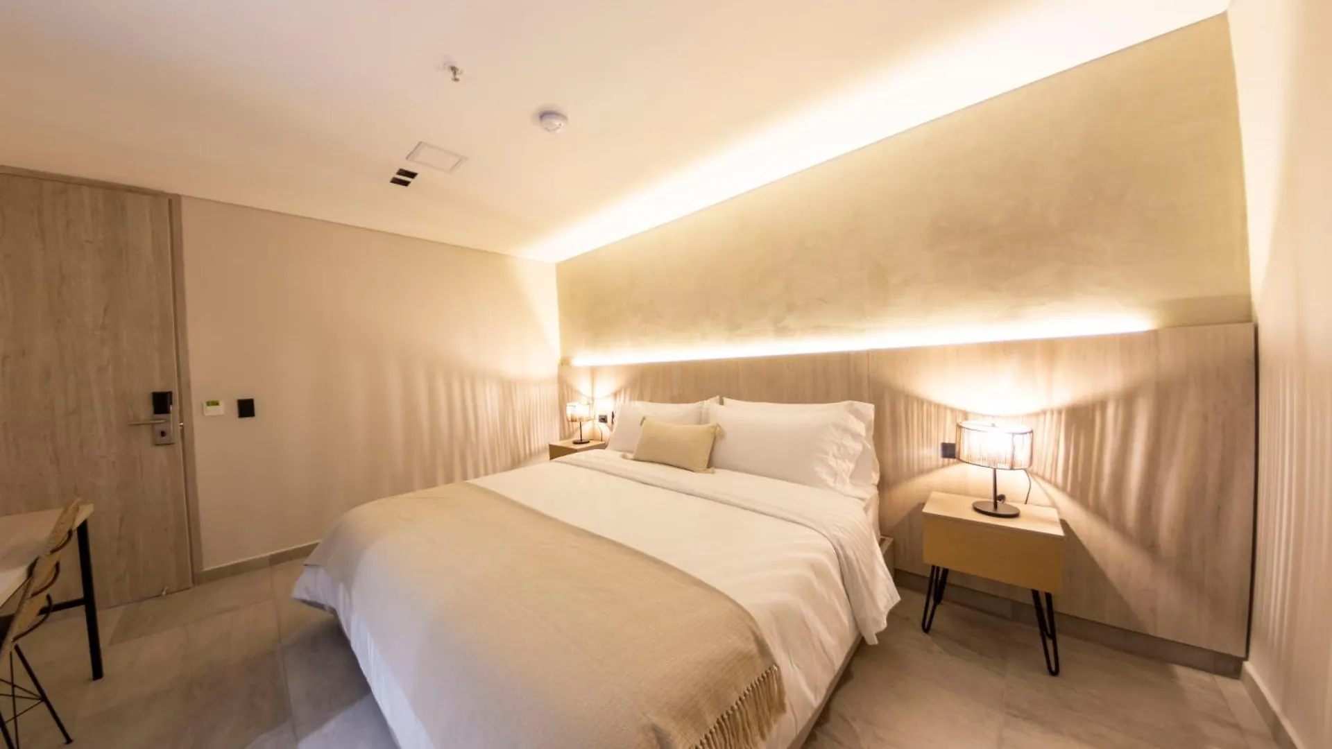 Sonata 44 Hotel Laureles Медельин 0*,