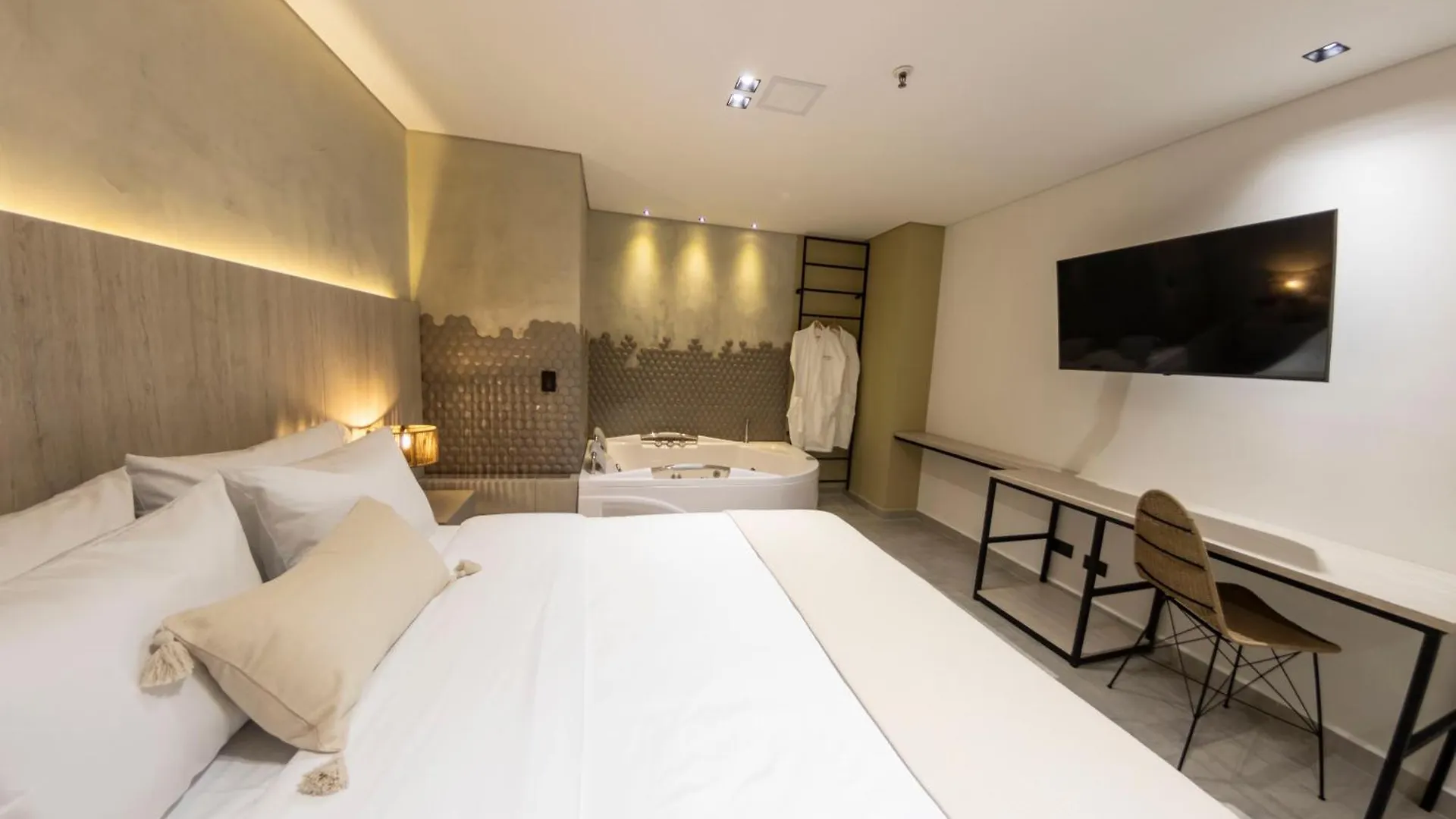 Sonata 44 Hotel Laureles Medellín Colombia